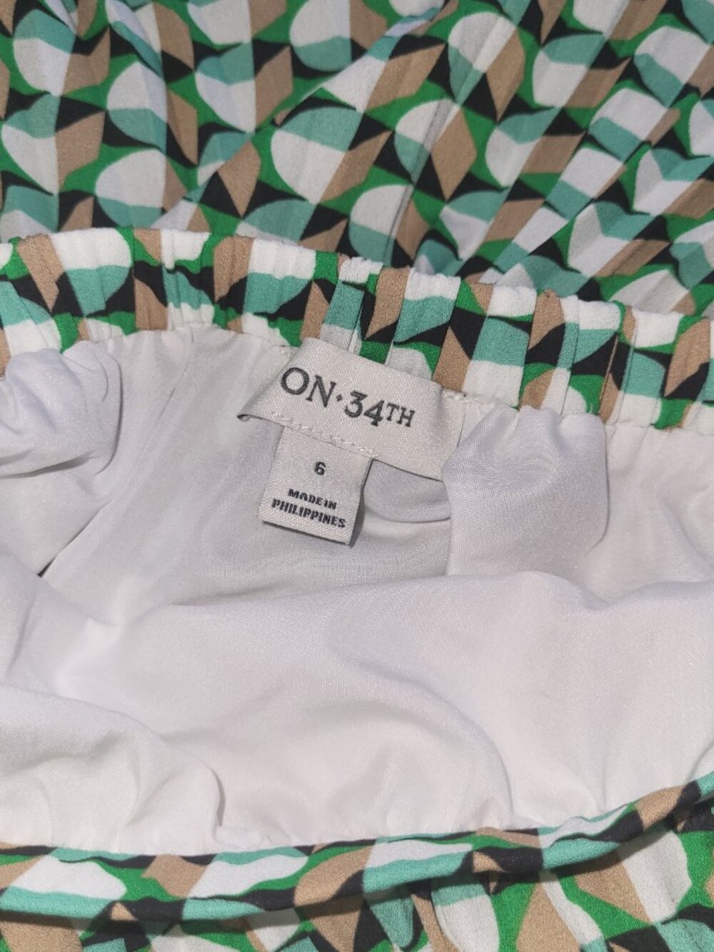 ON 34th Geometric Pleated Mini Skirt Size 6 Green White Retro Chic lined pull on - Picture 4 of 7